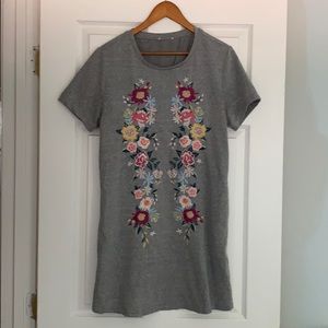 Grey T-shirt Dress w/ Floral Embroidery size Med
